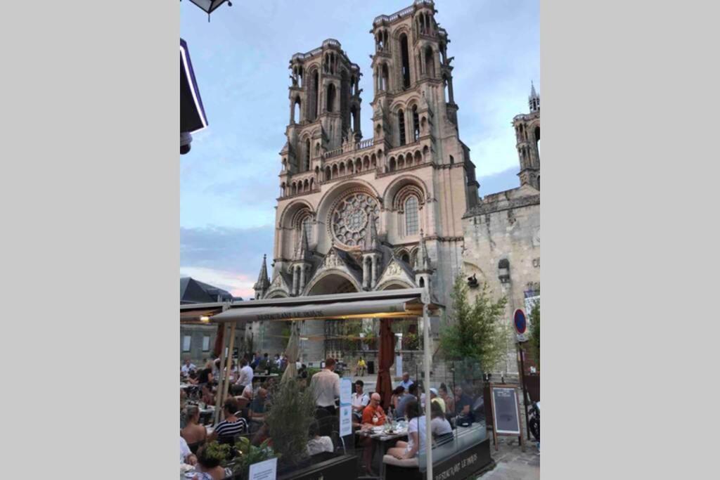 : « suite Privee Au Pied De La Cathedrale » Apartment *